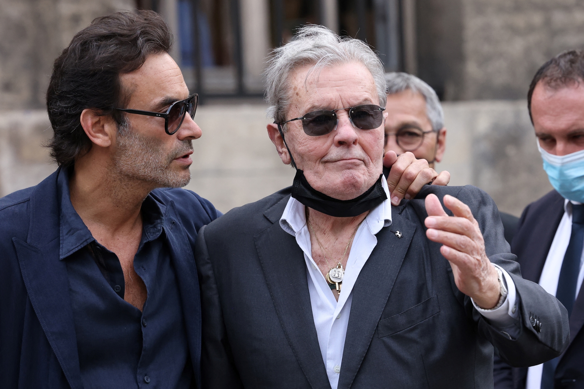 Tableau récapitulatif des moments clés liés à la santé et à l'héritage d'Alain Delon.